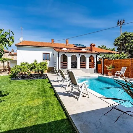 House With Private Pool 150 M From Sea! Villa Fazana