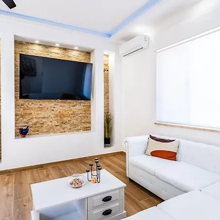 Villa House With Private Pool 150 M From Sea! *