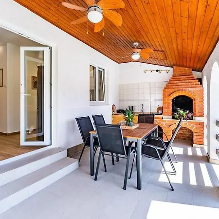 Villa House With Private Pool 150 M From Sea! *