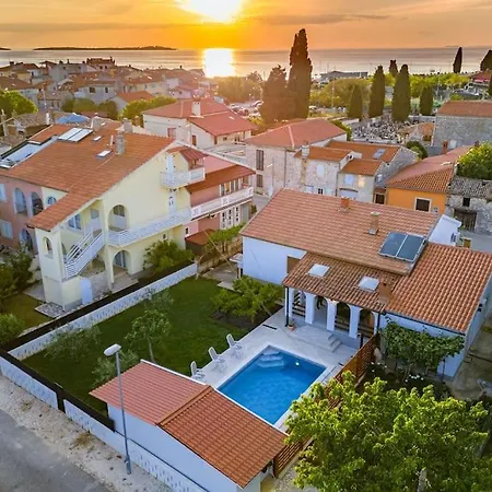 House With Private Pool 150 M From Sea! Fazana