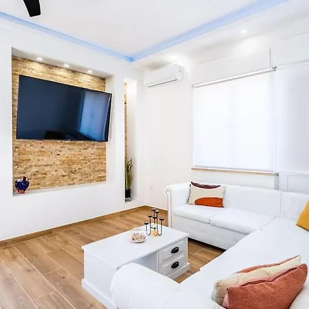 House With Private Pool 150 M From Sea! *