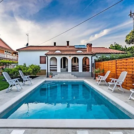 House With Private Pool 150 M From Sea! Villa