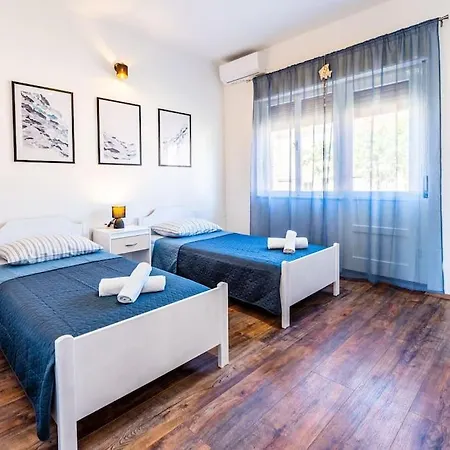 House With Private Pool 150 M From Sea! *