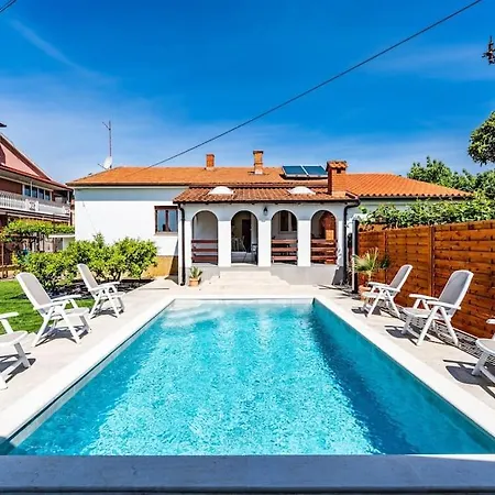 House With Private Pool 150 M From Sea! Villa
