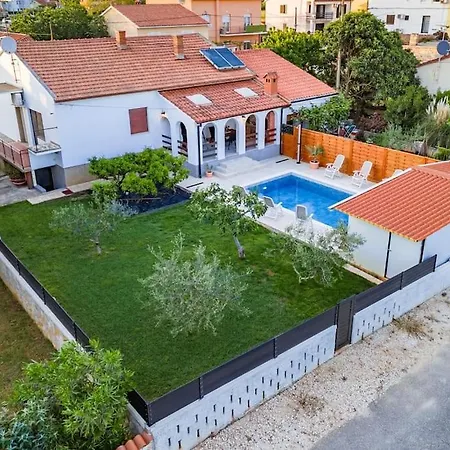 House With Private Pool 150 M From Sea! * Fazana