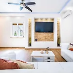 וילה House With Private Pool 150 M From Sea!