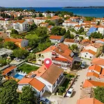 House With Private Pool 150 M From Sea! וילה