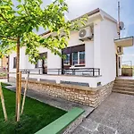 וילה House With Private Pool 150 M From Sea!